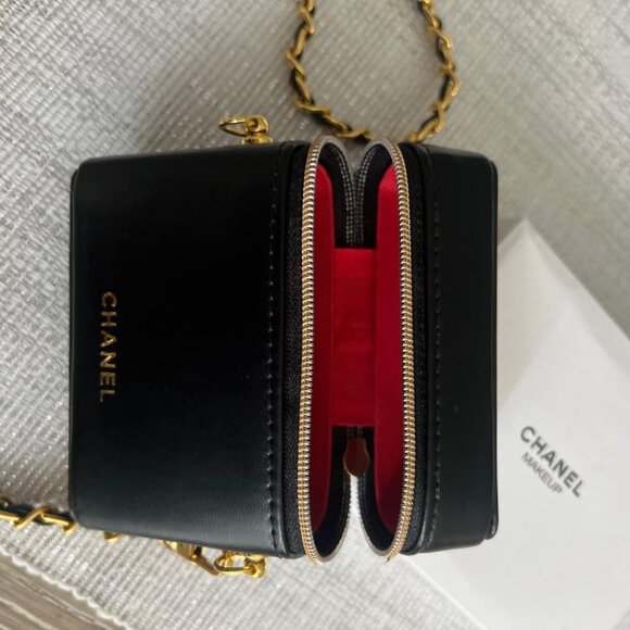 Chanel Beauty Makeup Crossbody Bag with Mirror & Detachable Chain Black Gold NIB - Picture 7 of 10